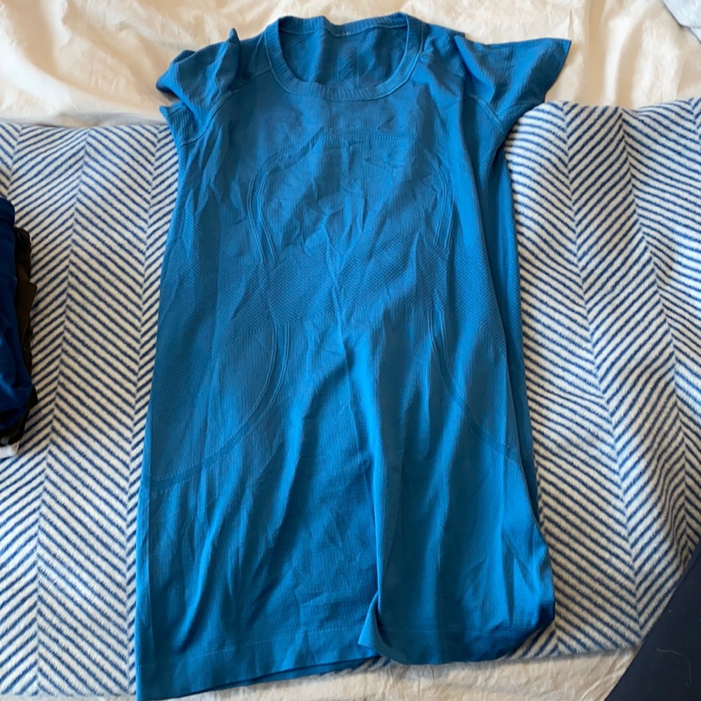 Lululemon blue top